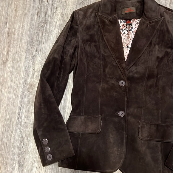 Danier Leather Jacket With Polyester Lining - Picture 4 of 16